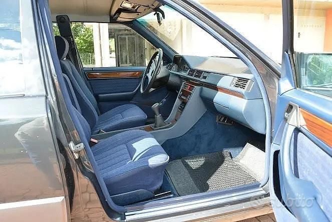 Usata Mercedes 200 122 CV (89 kW) 1990 Nero Station wagon