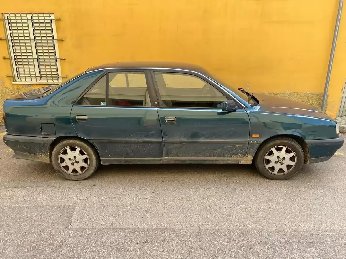Usata Lancia Dedra 90 CV (66 kW) 1992 Verde Berlina