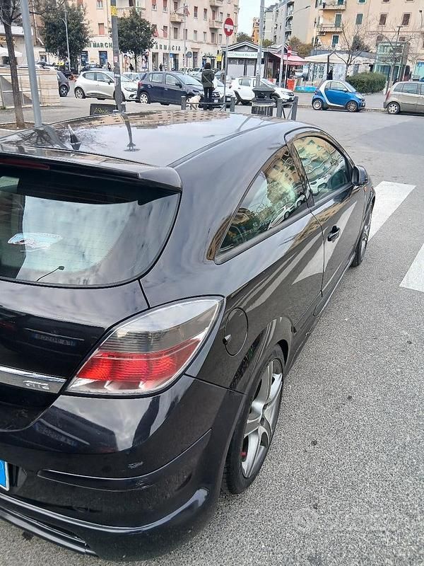 Usata Opel Astra GTC 125 CV (91 kW) 2007 Nero Berlina