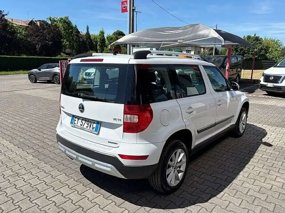 Usata Skoda Yeti 105 CV (77 kW) 2015 Bianco pastello SUV