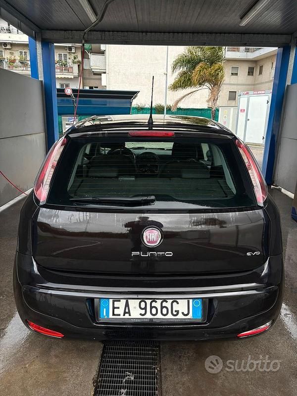 Usata Fiat Punto 75 CV (55 kW) 2010 Nero Berlina