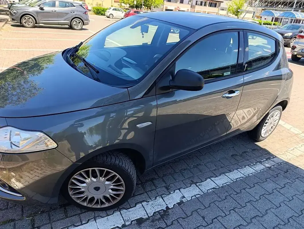 Usata Lancia Ypsilon Silver 86 CV (63 kW) 2016 Verde Utilitaria