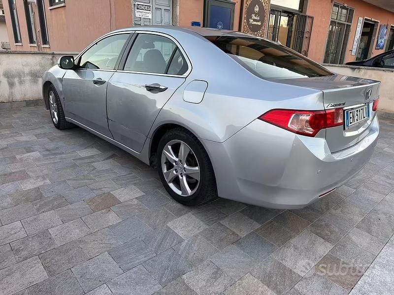 Usata Honda Accord 180 CV (132 kW) 2012 Grigio Berlina