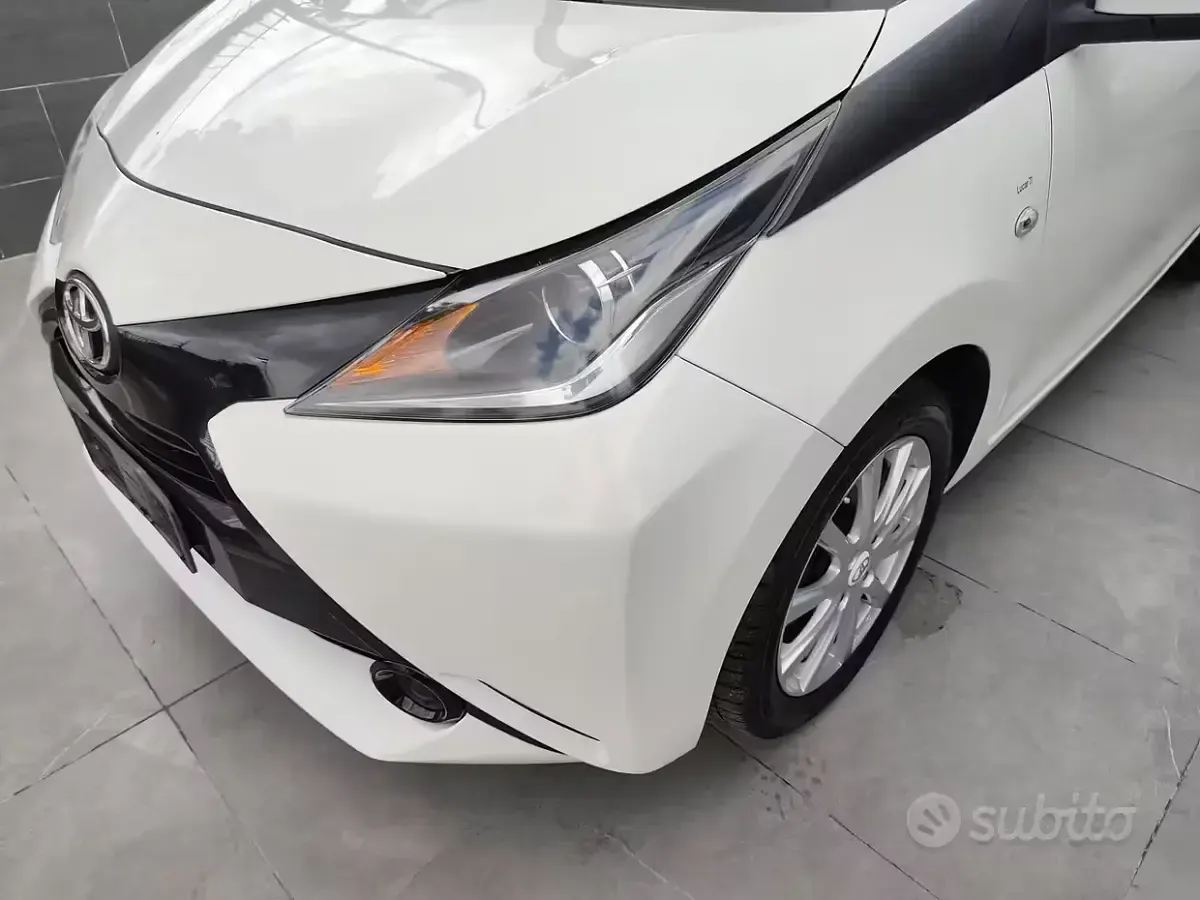 Usata Toyota Aygo 69 CV (50 kW) 2016 Bianco Utilitaria