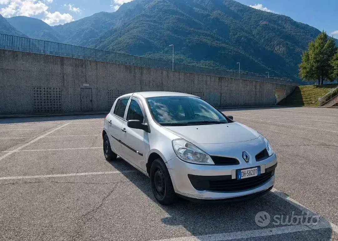 Usata Renault Clio II Luxe 75 CV (55 kW) 2007 Berlina