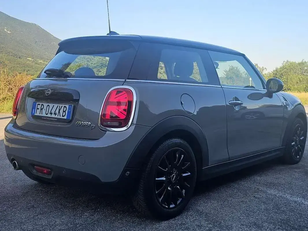 Usata Mini Cooper D 116 CV (85 kW) 2018 Grigio Utilitaria