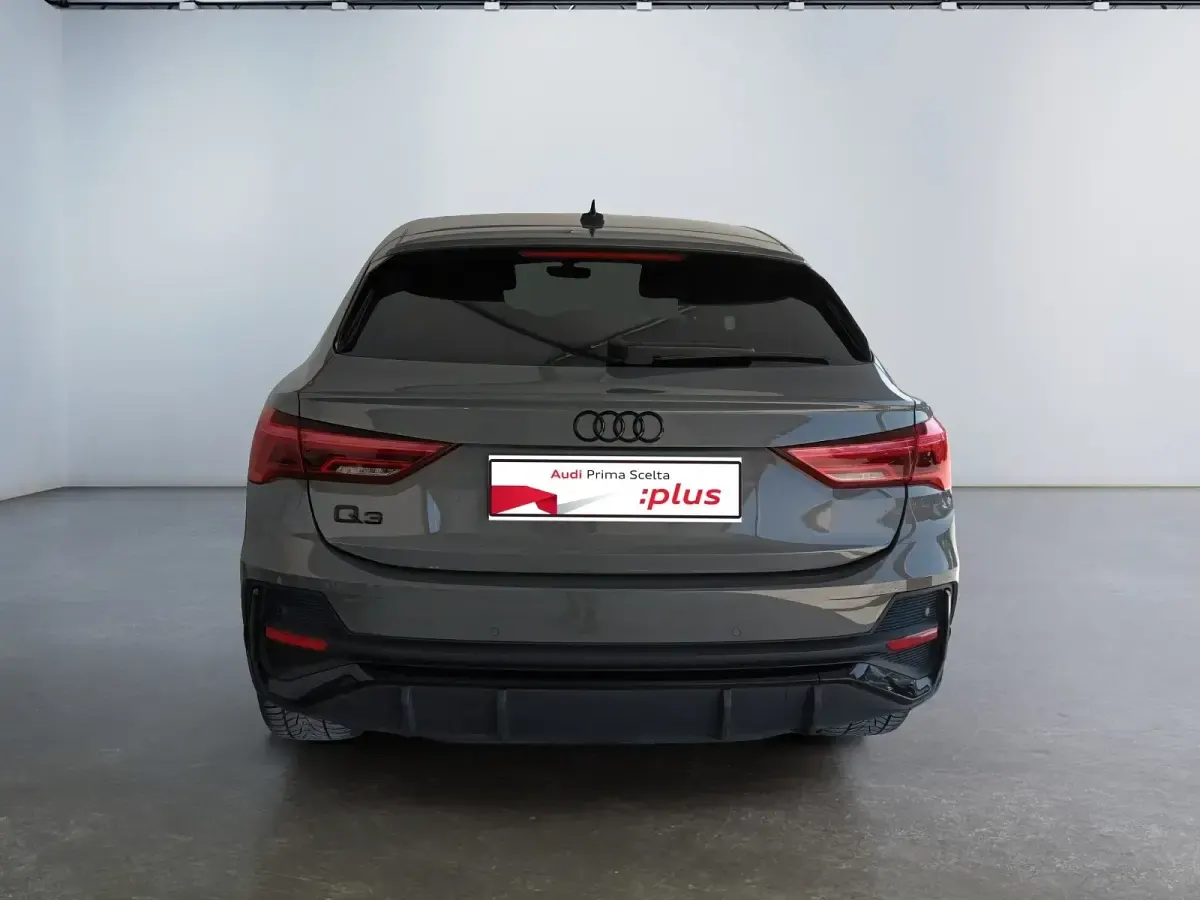 Usata Audi Q3 Sportback 150 CV (110 kW) 2024 Grigio SUV