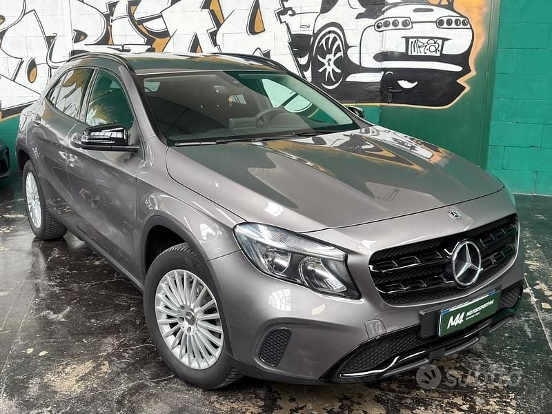Usata Mercedes GLA200 Business 136 CV (100 kW) 2018 Grigio SUV
