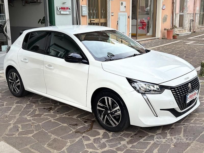 Usata Peugeot 208 Allure 101 CV (74 kW) 2022 Bianco Utilitaria