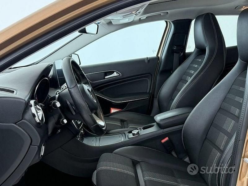 Usata Mercedes GLA200 Premium 136 CV (100 kW) 2018 Marrone SUV