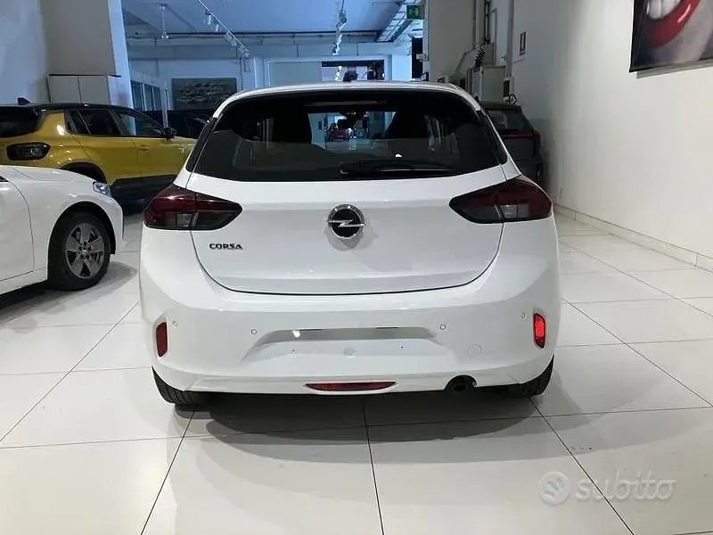 Usata Opel Corsa Edition 101 CV (74 kW) 2023 Bianco Utilitaria