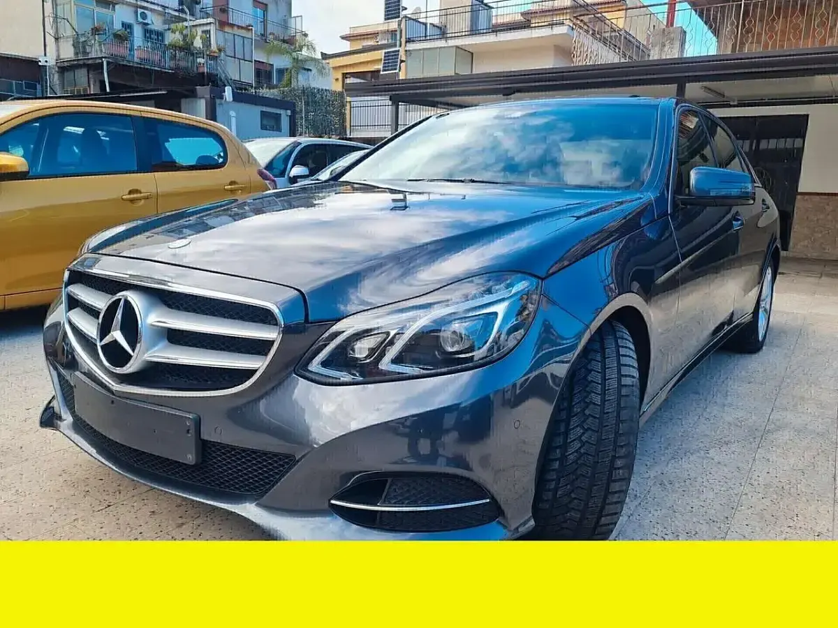 Usata Mercedes E300 Avantgarde 204 CV (150 kW) 2013 Blu/azzurro Berlina