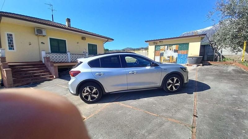 Usata Ford Focus Active 125 CV (91 kW) 2023 Argento Berlina