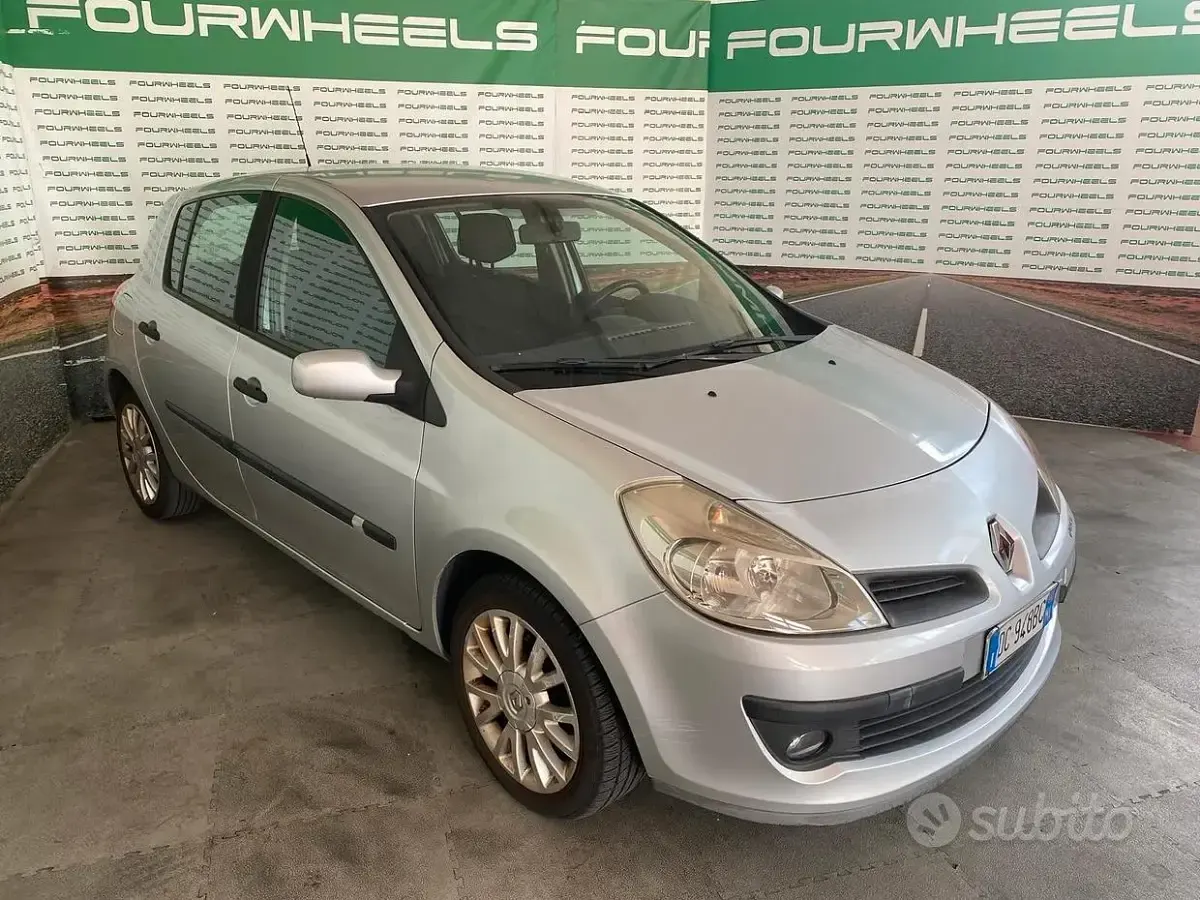 Usata Renault Clio II 98 CV (72 kW) 2006 Grigio Berlina
