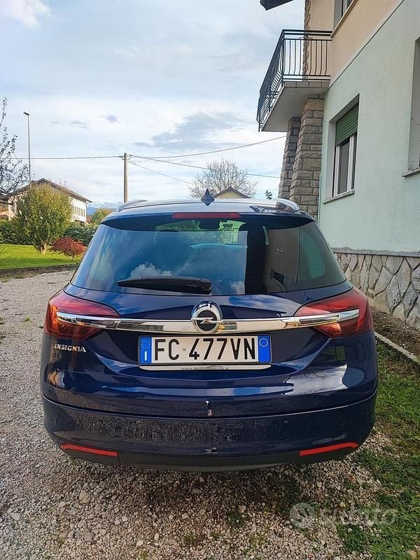 Usata Opel Insignia 140 CV (102 kW) 2016 Blu Station wagon