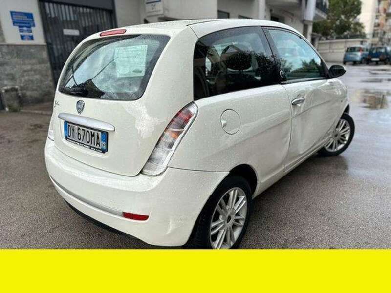 Usata Lancia Ypsilon 77 CV (56 kW) 2009 Bianco Utilitaria