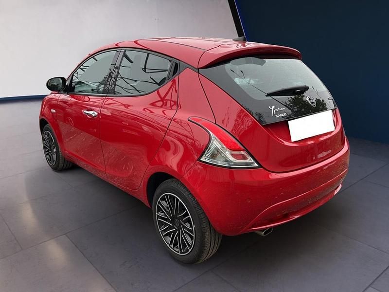 Usata Lancia Ypsilon Gold 70 CV (51 kW) 2022 Rosso Utilitaria