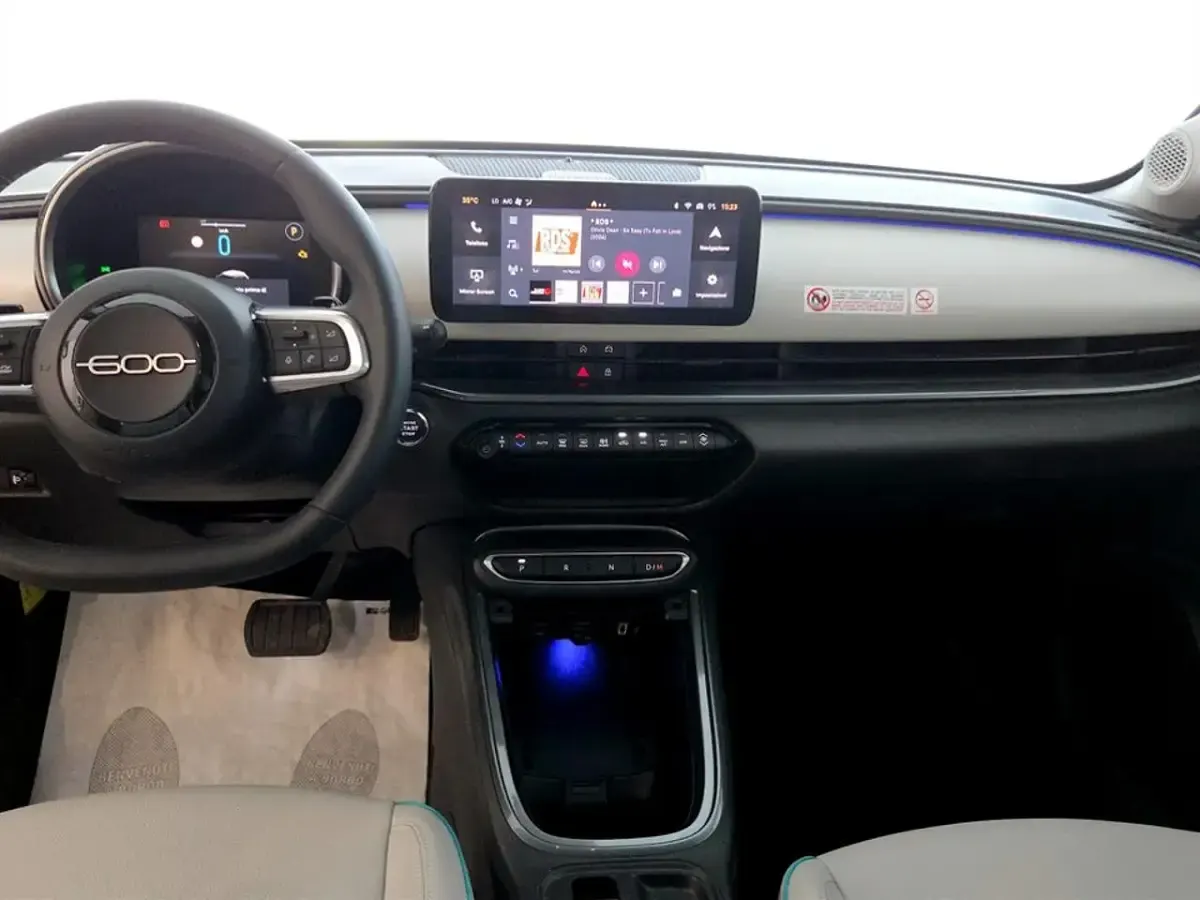 Usata Fiat 600 La Prima 110 CV (80 kW) 2025 Nero SUV