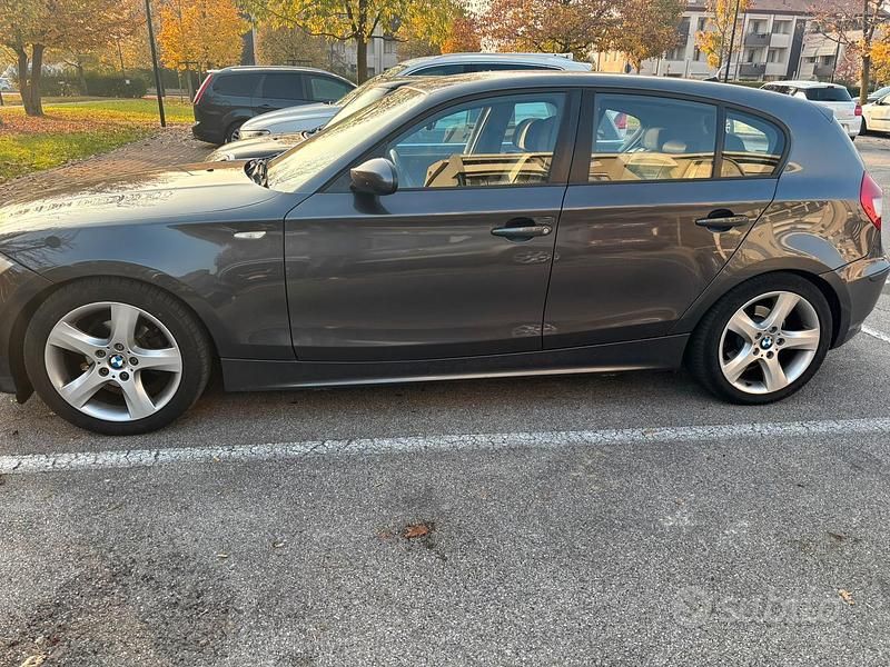 Usata BMW 118 Sport Line 122 CV (89 kW) 2005 Grigio Utilitaria