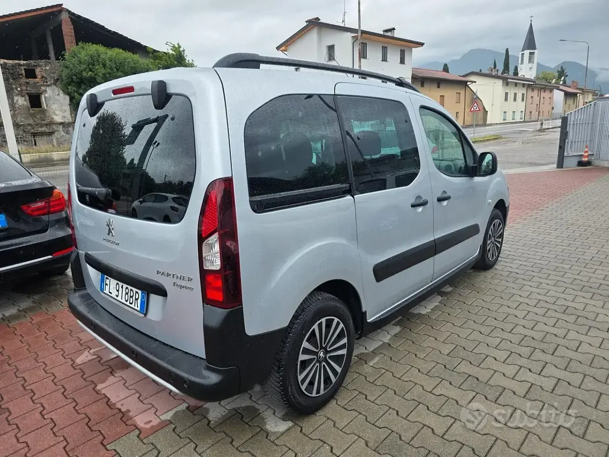 Usata Peugeot Partner Tepee 99 CV (72 kW) 2018 Grigio Monovolume