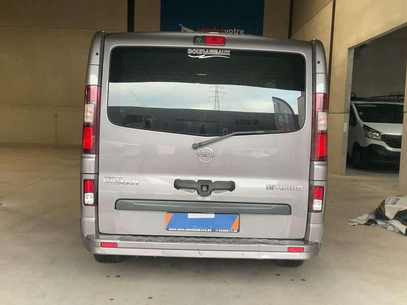 Usata Opel Vivaro 125 CV (91 kW) 2017 Argento Monovolume