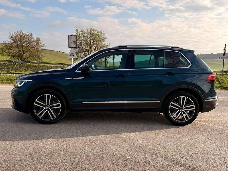 Usata VW Tiguan Elegance 150 CV (110 kW) 2023 Nightshade blue SUV