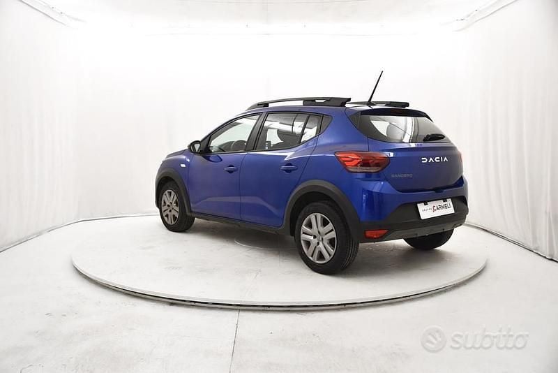 Usata Dacia Sandero Expression 101 CV (74 kW) 2023 Blu iron Berlina