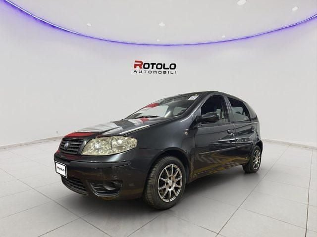 Usata Fiat Punto Dynamic 69 CV (50 kW) 2005 Grigio scuro Berlina