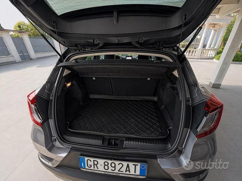 Usata Renault Captur Techno 101 CV (74 kW) 2023 Grigio SUV