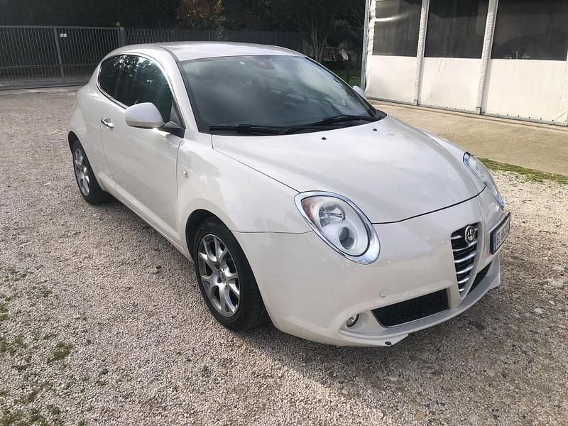 Bianco Usata 2012 Alfa Romeo MiTo Due volumi | 3400 € (Buon prezzo) - Immagine 1/4