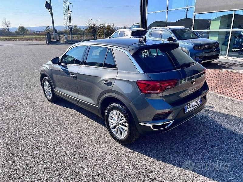 Usata VW T-Roc Business 150 CV (110 kW) 2021 Grigio scuro SUV