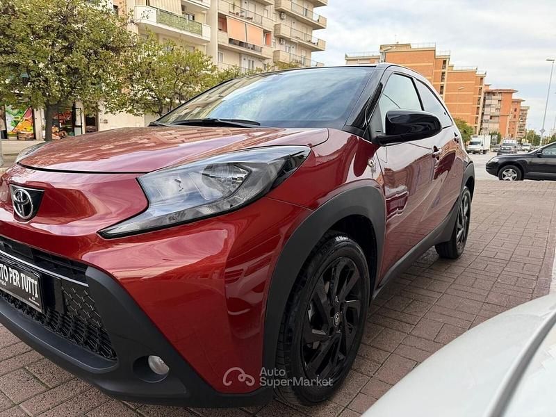 Usata Toyota Aygo Lounge 72 CV (52 kW) 2022 Rosso Utilitaria