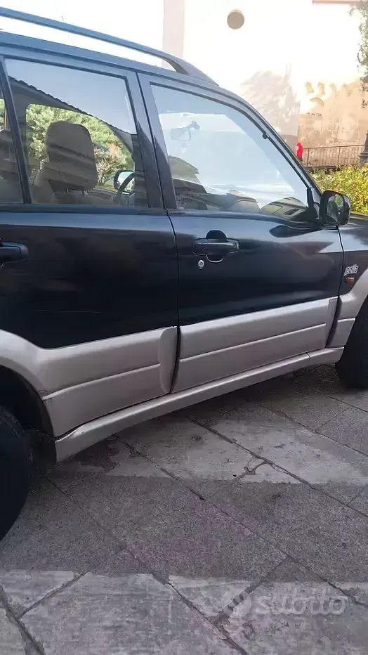 Usata Suzuki Grand Vitara 109 CV (80 kW) 2001 Nero Station wagon