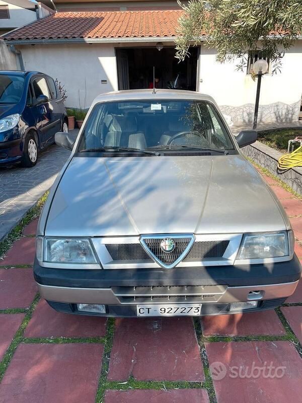 Usata 1990 Alfa Romeo 33 Tre volumi | 5000 € - Immagine 1/4