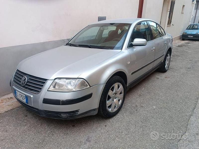 Usata VW Passat 130 CV (95 kW) 2002 Grigio Berlina