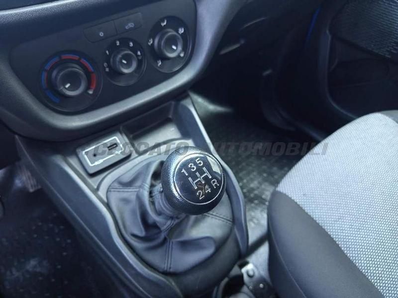 Usata Fiat Doblò 95 CV (69 kW) 2018 Blu Monovolume