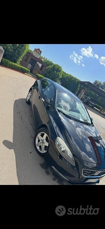 Usata Volvo V40 Momentum 116 CV (85 kW) 2014 Nero Station wagon