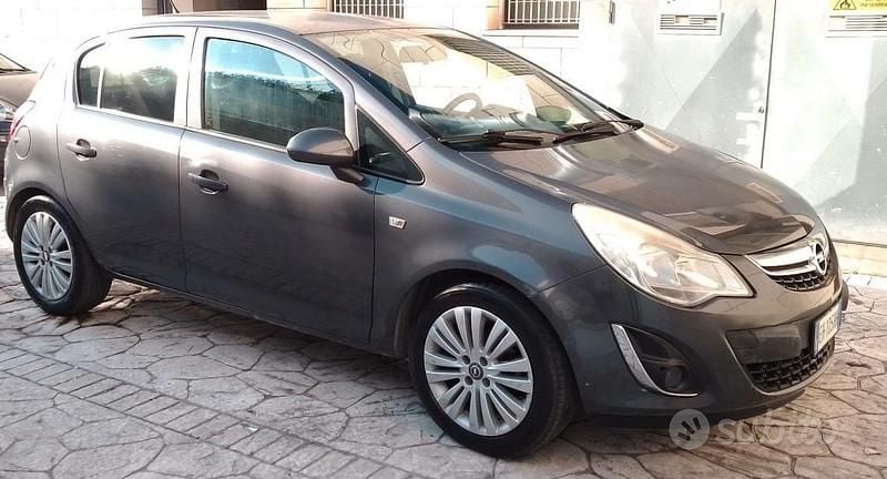 Usata Opel Corsa 85 CV (62 kW) 2011 Utilitaria
