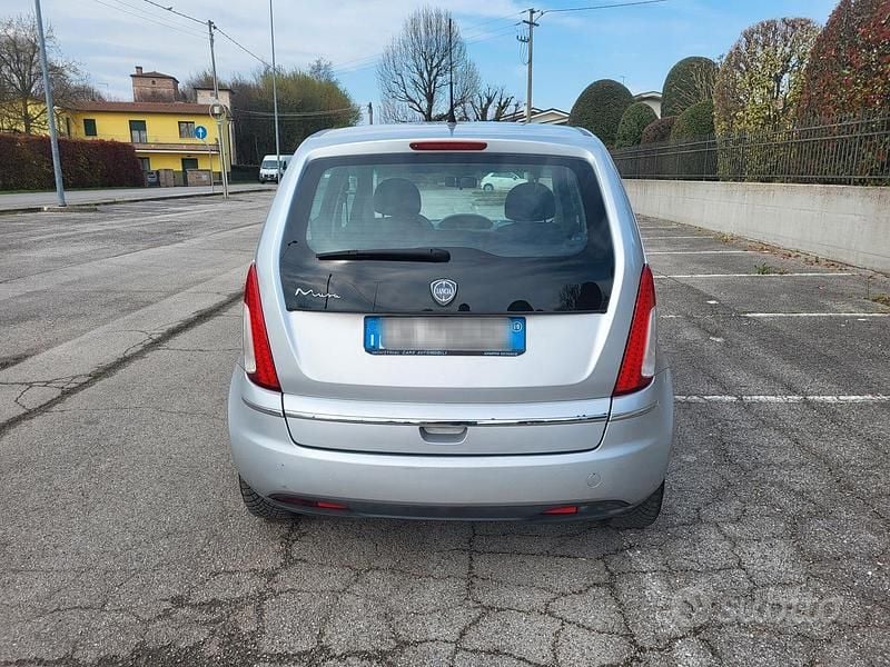 Usata Lancia Musa 77 CV (56 kW) 2010 Grigio Monovolume