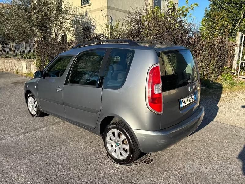 Usata Skoda Roomster 70 CV (51 kW) 2011 Grigio Monovolume