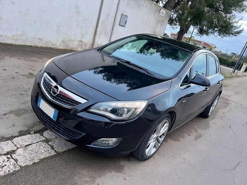 Usata Opel Astra Cosmo 110 CV (80 kW) 2010 Berlina