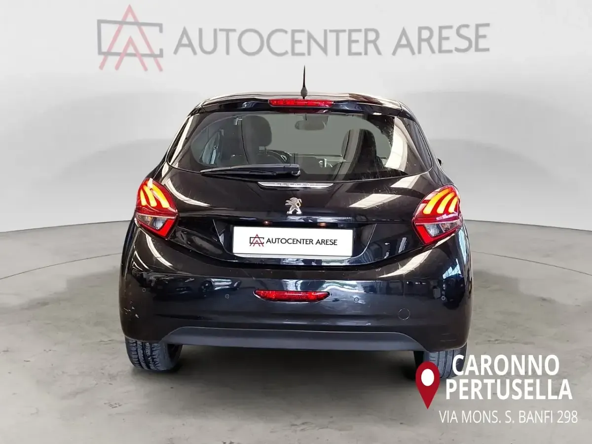 Usata Peugeot 208 Allure 99 CV (72 kW) 2016 Nero Utilitaria