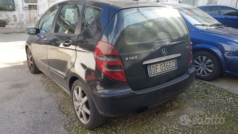 Usata Mercedes A180 110 CV (80 kW) 2006 Nero Monovolume