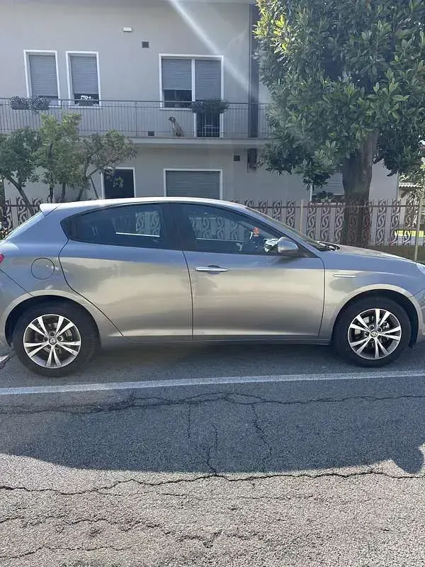 Usata Alfa Romeo Giulietta 105 CV (77 kW) 2015 Grigio Utilitaria