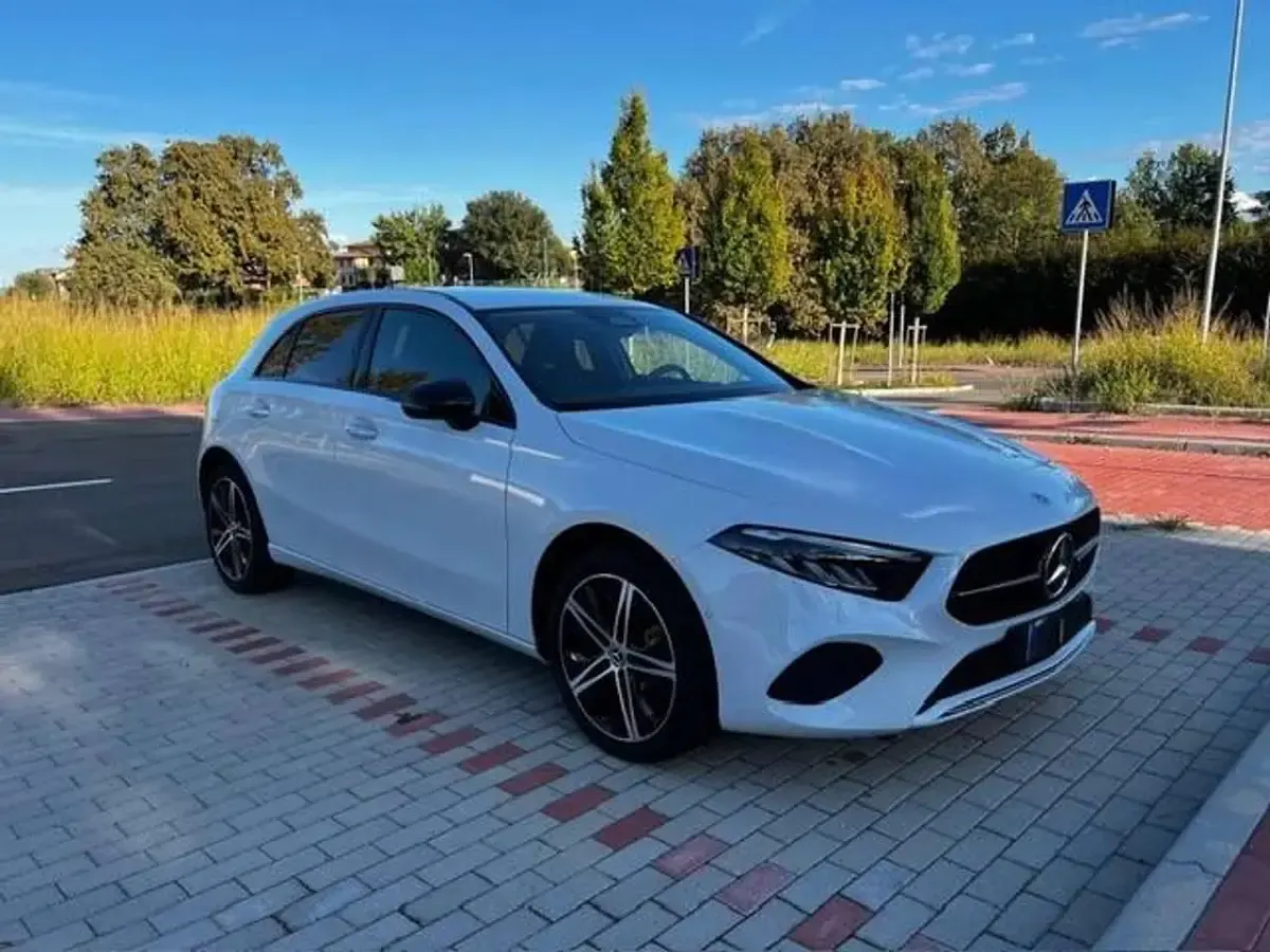 Usata Mercedes A250 218 CV (160 kW) 2023 Bianco Berlina