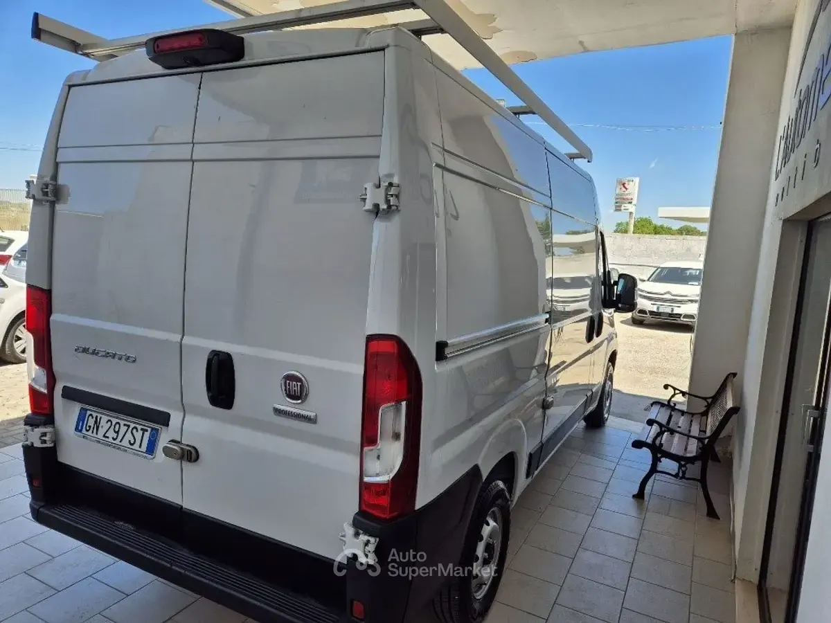 Begagnad Fiat Ducato 120 HK (88 kW) 2023 Vit Van