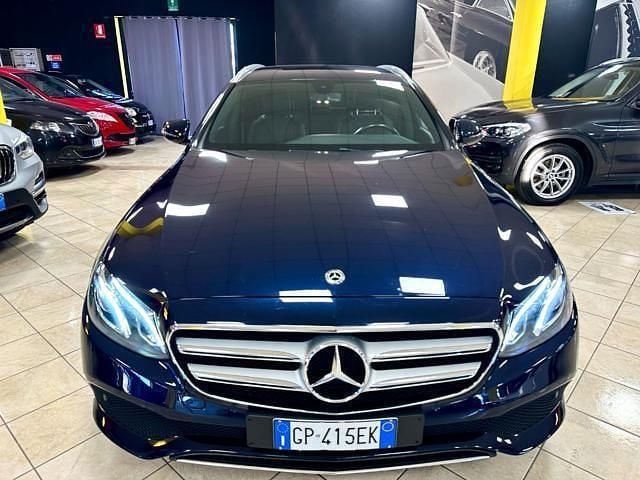 Blu Usata 2019 Mercedes E200 Station wagon | 21.400 € (Ottimo prezzo) - Immagine 1/2