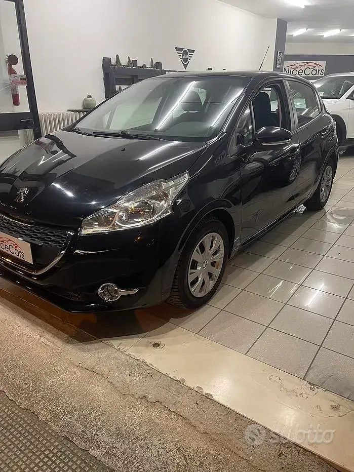 Usata Peugeot 208 Active 68 CV (50 kW) 2014 Nero Utilitaria