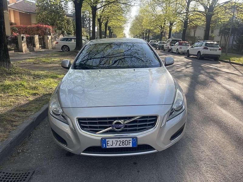 Usata Volvo V60 Kinetic 163 CV (119 kW) 2012 Station wagon