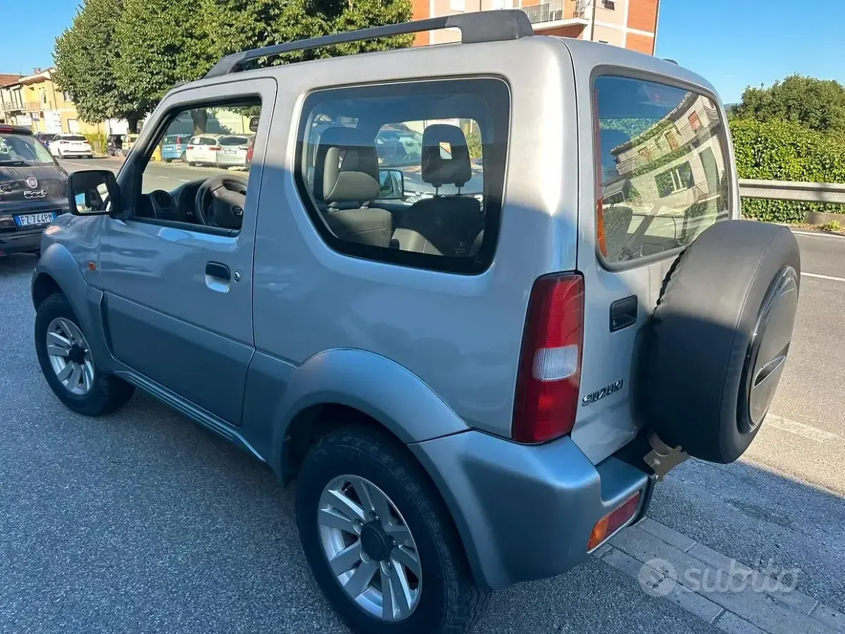 Usata Suzuki Jimny 86 CV (63 kW) 2009 Grigio SUV